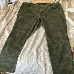 Camo Green Slim Pants. 18Petite